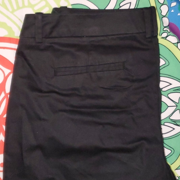 Shorts - Picture 3 of 4